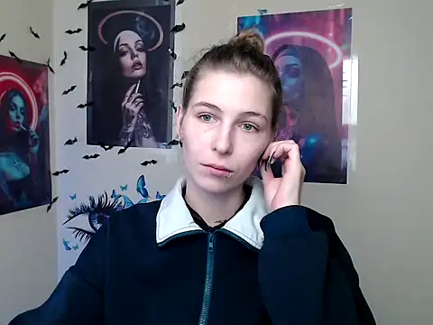 Snapshot of StrangerGi chatting on 10.23.25 StrangerGi online show from 10.23.25