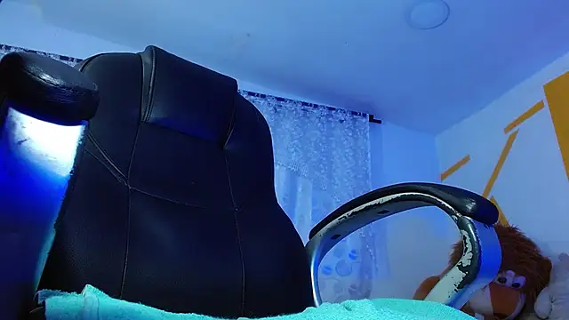 Snapshot of Matthew_Boy_ chatting on 12.19.24 Matthew Boy  online show from 12.19.24