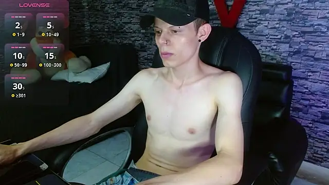 Snapshot of Matthew_Boy_ chatting on 03.11.25 Matthew Boy  online show from 03.11.25