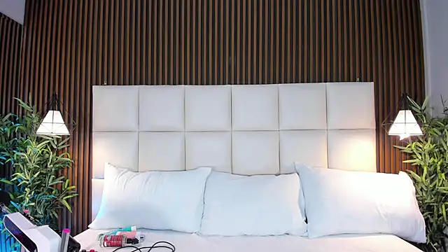 Snapshot of CailynBrowm chatting on 11.08.25 CailynBrowm online show from 11.08.25