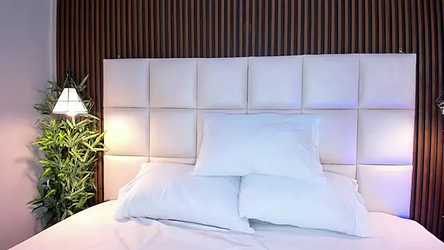 Snapshot of CailynBrowm chatting on 11.19.25 CailynBrowm online show from 11.19.25