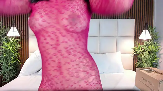 Snapshot of CailynBrowm chatting on 11.30.25 CailynBrowm online show from 11.30.25