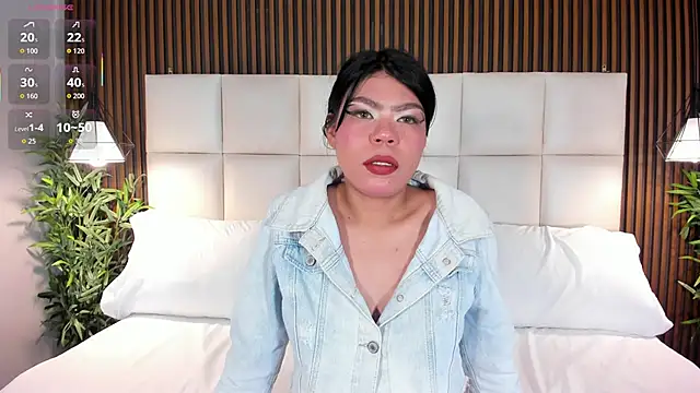 Snapshot of CailynBrowm chatting on 12.23.25 CailynBrowm online show from 12.23.25