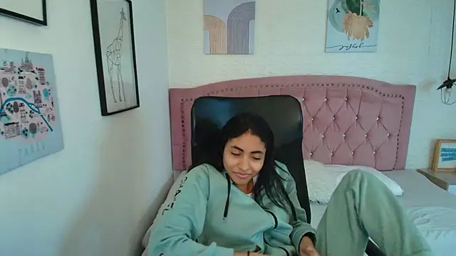 shaneelle online show from 12.21.25