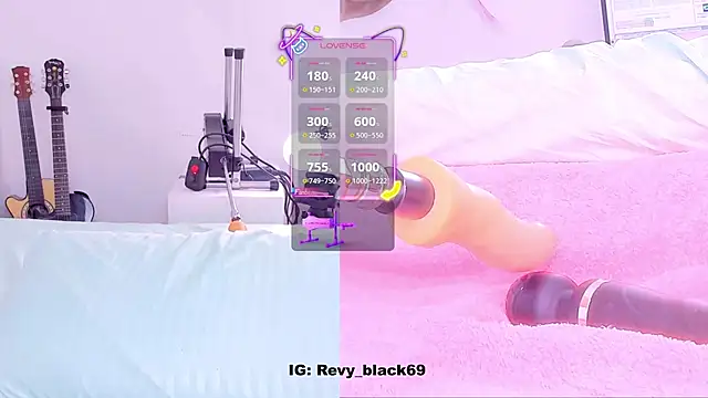 Snapshot of revy_blacck chatting on 10.21.25 revy blacck online show from 10.21.25