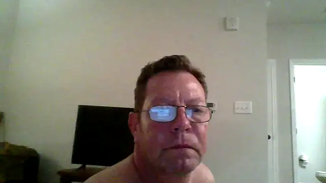 Snapshot of Goldenbear3111 chatting on 05.18.26 Goldenbear3111 online show from 05.18.26