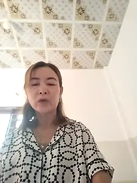 Sexy-ladyboobs20 online show from 10.04.25