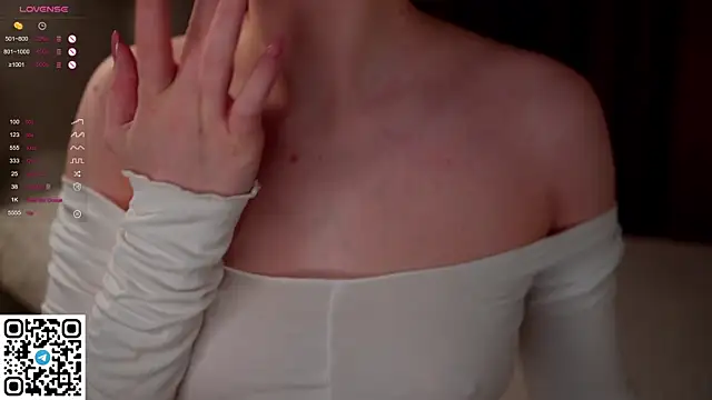 Snapshot of KleinGlif chatting on 02.17.25 KleinGlif online show from 02.17.25