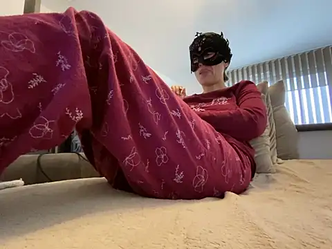 Marilou1983 online show from 02.11.25