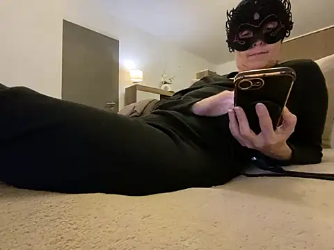 Marilou1983 online show from 02.16.26