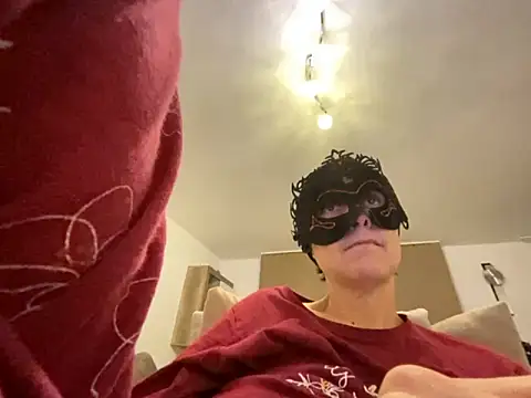 Marilou1983 online show from 04.15.26