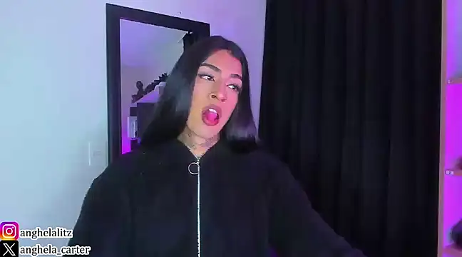 Snapshot of litz81 chatting on 03.22.25 litz81 online show from 03.22.25