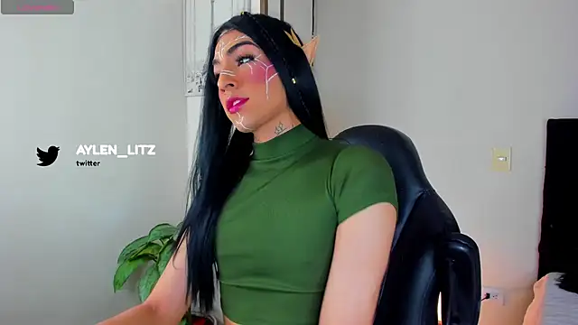 Snapshot of litz81 chatting on 10.26.25 litz81 online show from 10.26.25