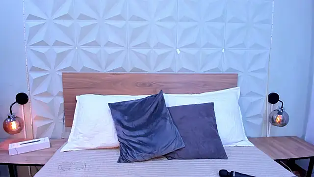 Stacey white  online show from 11.22.25