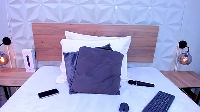 Stacey white  online show from 11.29.25