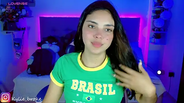 Snapshot of Kylie_brokee chatting on 12.27.24 Kylie brokee online show from 12.27.24