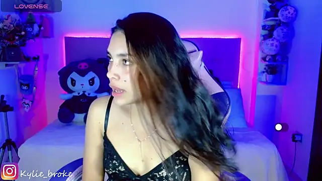 Snapshot of Kylie_brokee chatting on 12.28.24 Kylie brokee online show from 12.28.24