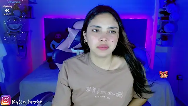 Snapshot of Kylie_brokee chatting on 01.05.25 Kylie brokee online show from 01.05.25