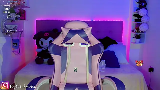 Snapshot of Kylie_brokee chatting on 01.06.25 Kylie brokee online show from 01.06.25