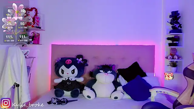 Snapshot of Kylie_brokee chatting on 01.11.25 Kylie brokee online show from 01.11.25