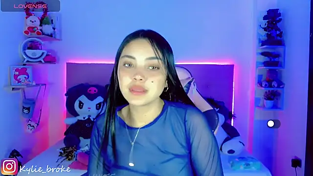 Snapshot of Kylie_brokee chatting on 02.03.25 Kylie brokee online show from 02.03.25