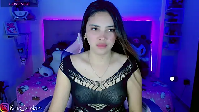 Snapshot of Kylie_brokee chatting on 02.28.25 Kylie brokee online show from 02.28.25