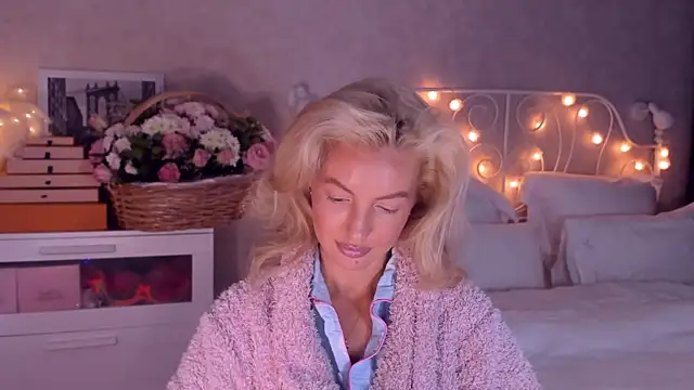 aestetick online show from 12.17.25