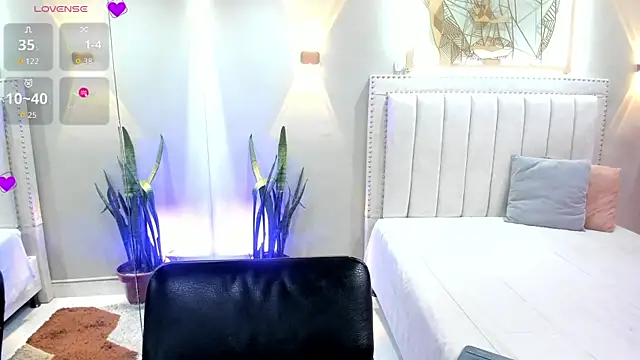 StefyGil  online show from 11.18.25