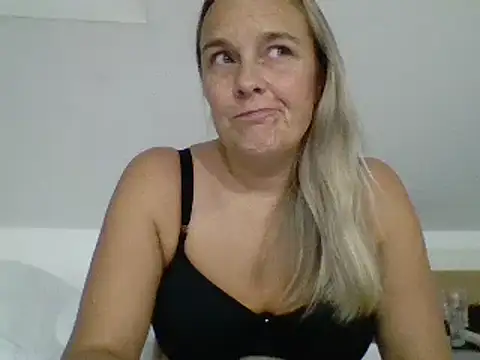 scrummymummy2 online show from 11.23.25