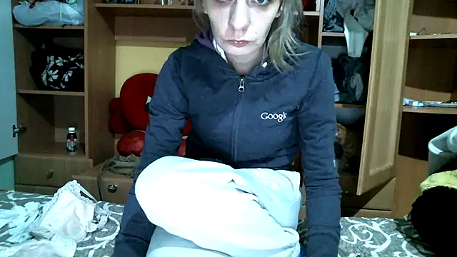 Snapshot of DennisXCaroll chatting on 01.01.25 DennisXCaroll online show from 01.01.25