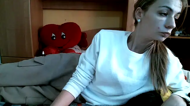 Snapshot of DennisXCaroll chatting on 01.04.25 DennisXCaroll online show from 01.04.25