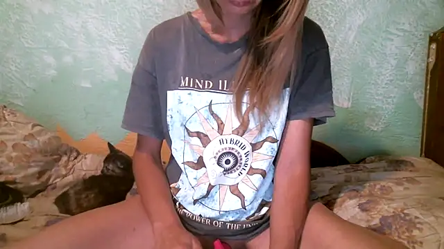 Snapshot of DennisXCaroll chatting on 09.20.25 DennisXCaroll online show from 09.20.25