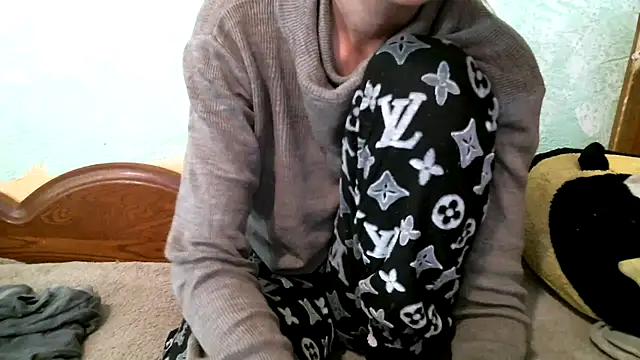 Snapshot of DennisXCaroll chatting on 10.19.25 DennisXCaroll online show from 10.19.25