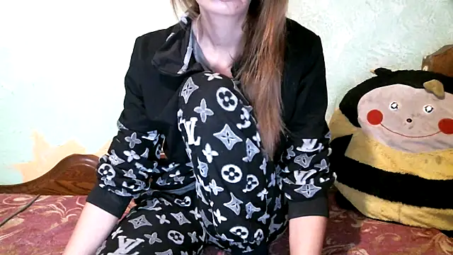 Snapshot of DennisXCaroll chatting on 12.05.25 DennisXCaroll online show from 12.05.25