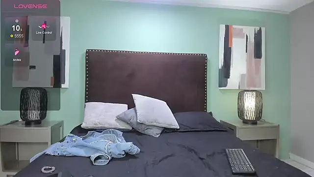 Nahiajhonson  online show from 01.17.25