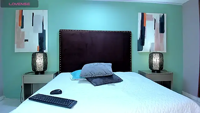 Nahiajhonson  online show from 02.14.25