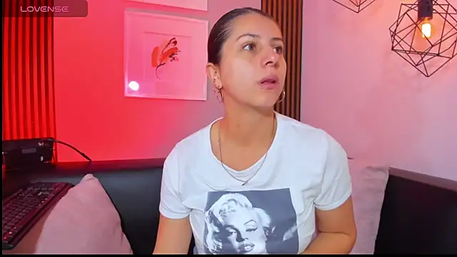 Nahiajhonson  online show from 02.18.26