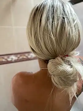 Snapshot of SamaraJay1 chatting on 12.18.24 SamaraJay1 online show from 12.18.24