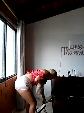 Snapshot of SamaraJay1 chatting on 02.20.25 SamaraJay1 online show from 02.20.25