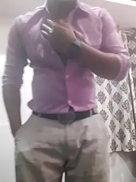 Snapshot of Guyinshortss chatting on 02.14.26 Guyinshortss online show from 02.14.26