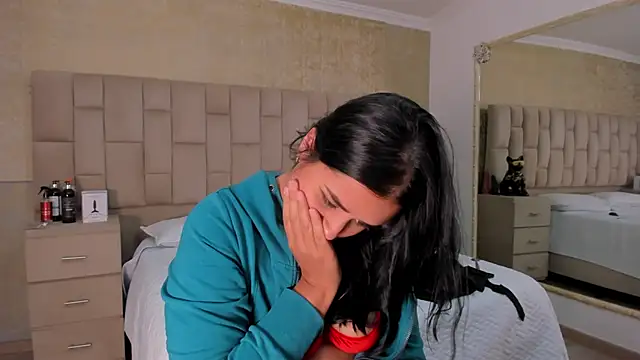 Snapshot of EmmaTorres_ chatting on 02.04.25 EmmaTorres online show from 02.04.25