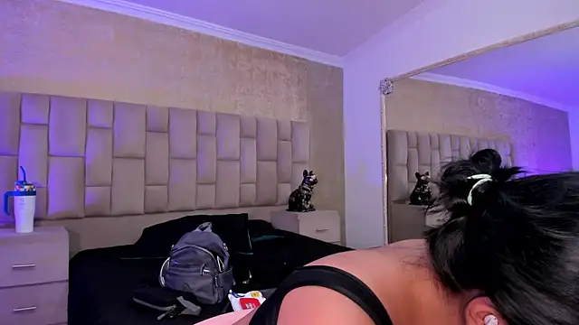 Snapshot of EmmaTorres_ chatting on 02.04.25 EmmaTorres online show from 02.04.25