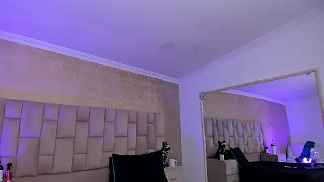 Snapshot of EmmaTorres_ chatting on 02.04.25 EmmaTorres online show from 02.04.25