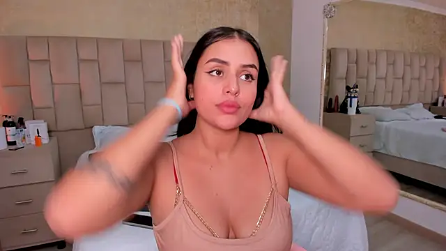 Snapshot of EmmaTorres_ chatting on 02.06.25 EmmaTorres online show from 02.06.25