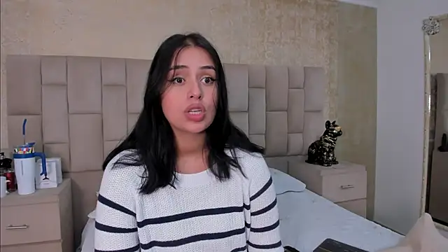 Snapshot of EmmaTorres_ chatting on 02.11.25 EmmaTorres online show from 02.11.25