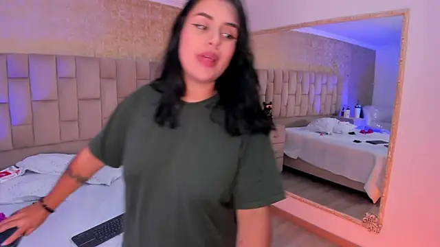 Snapshot of EmmaTorres_ chatting on 02.24.25 EmmaTorres online show from 02.24.25