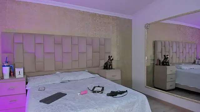 Snapshot of EmmaTorres_ chatting on 02.25.25 EmmaTorres online show from 02.25.25