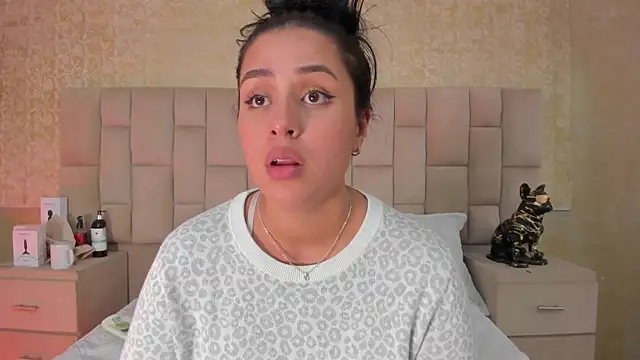 Snapshot of EmmaTorres_ chatting on 03.19.25 EmmaTorres online show from 03.19.25