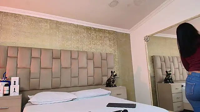 Snapshot of EmmaTorres_ chatting on 03.20.25 EmmaTorres online show from 03.20.25