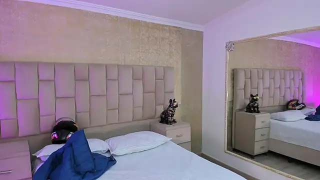 Snapshot of EmmaTorres_ chatting on 03.22.25 EmmaTorres online show from 03.22.25